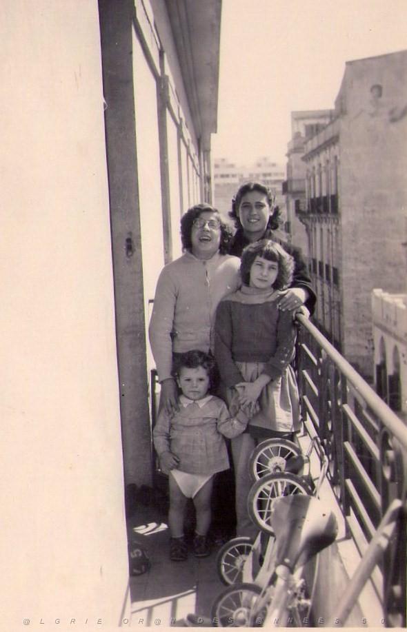 mon frère marcel avec ma tante antoinette,sylviane et michelle à st antoine chez pépère..jpg